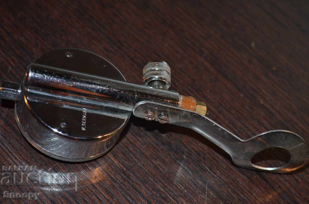 Sphygmomanometer - metal manometer with price 2.00 BGN | € 1.02 Sphygmomanometer - metal manometer with price 2.00 BGN | € 1.02