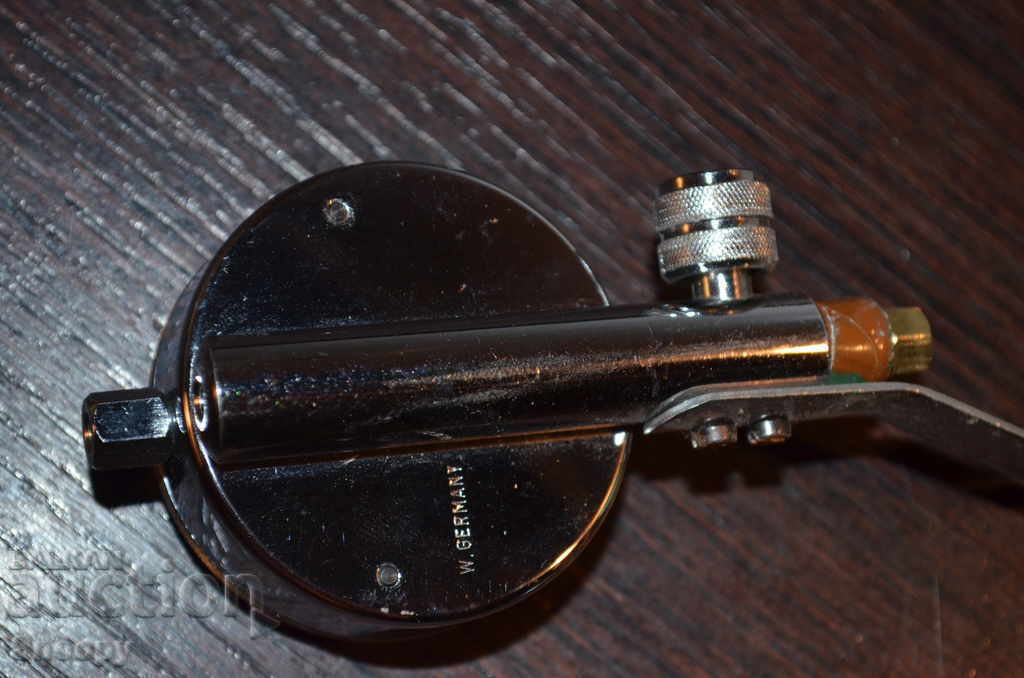 Auction  Sphygmomanometer - metal manometer