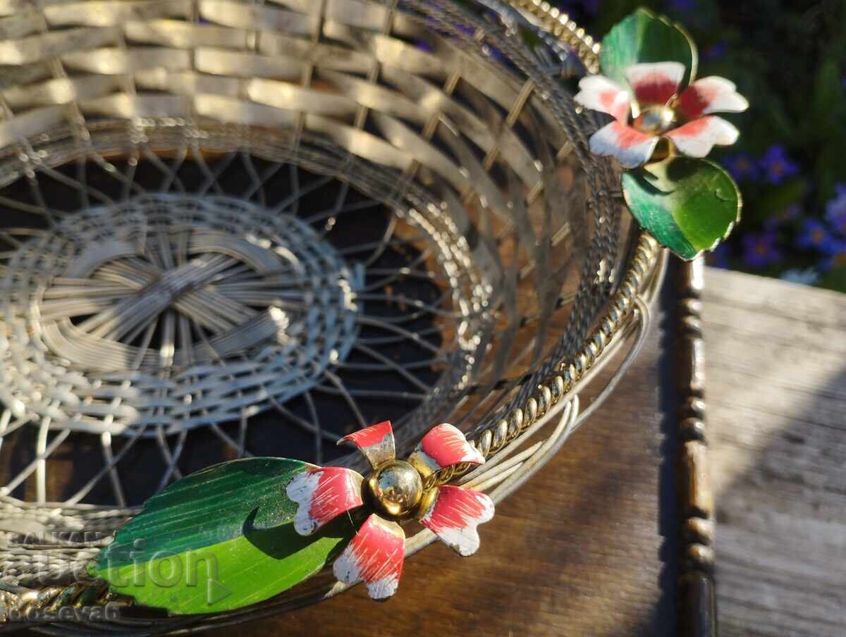 Метален панер за хляб, а защо не и великденски яйца, плодове с цена 27.00 лв. | € 13.80