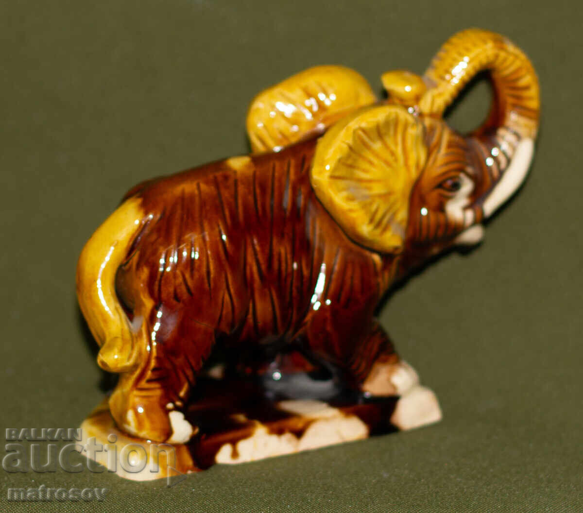 Auction  Decorative ceramic elephant figurine