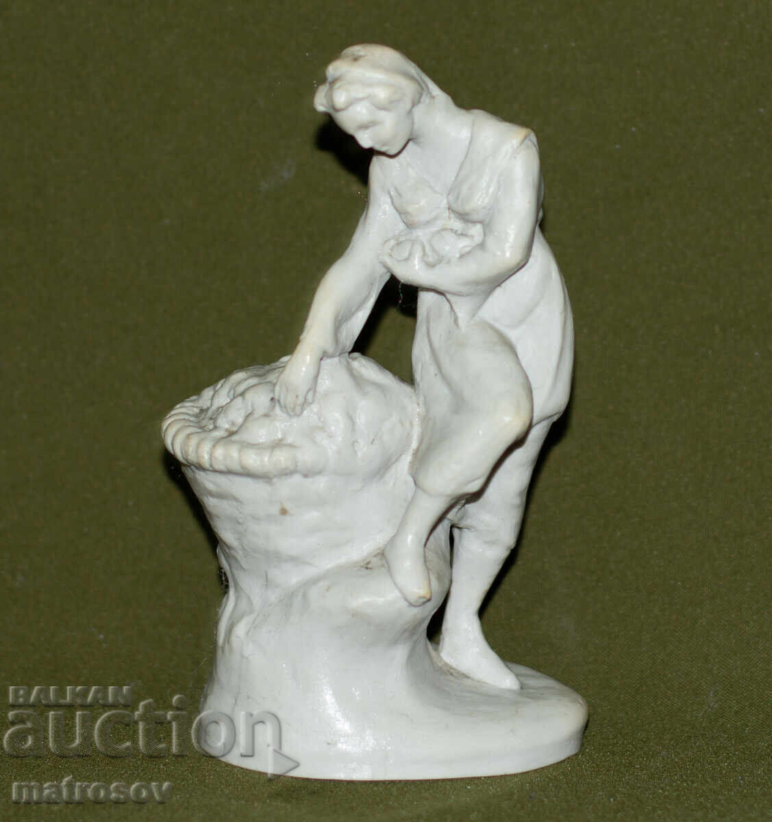 Παλιά χειροποίητη κεραμική φιγούρα γυναίκας με τιμή 150.00 BGN | € 76.69