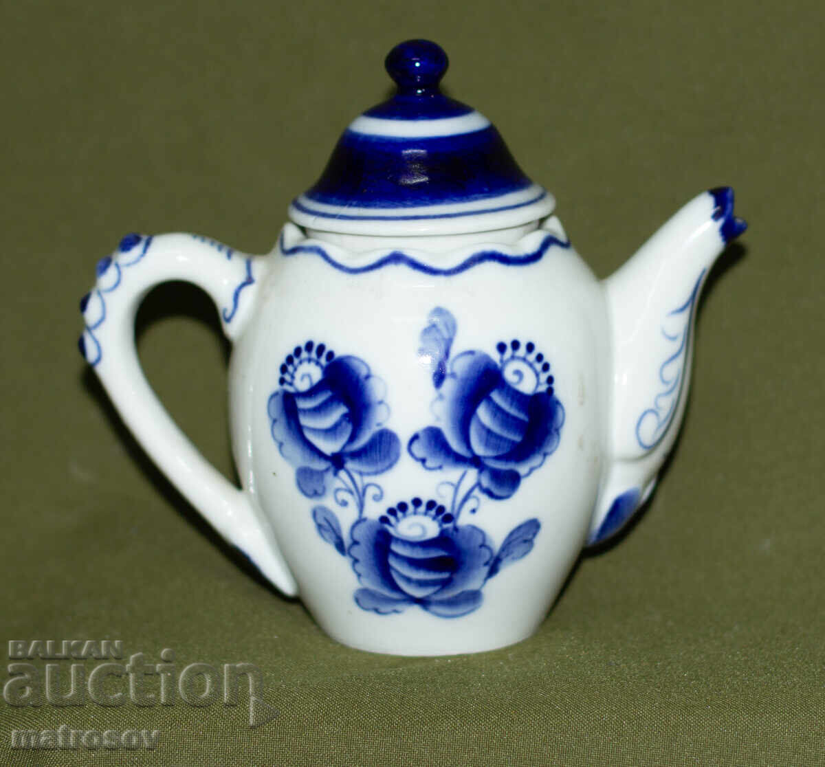 Delivery of Russian Porcelain Teapot, Gzhel