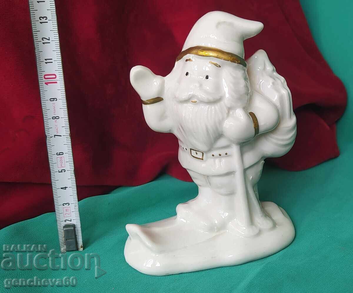 Χριστουγεννιάτικη πορσελάνινη φιγούρα Σκιέρ