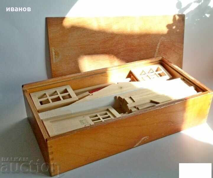 Delivery of Mini wooden house - company model Delivery of Mini wooden house - company model