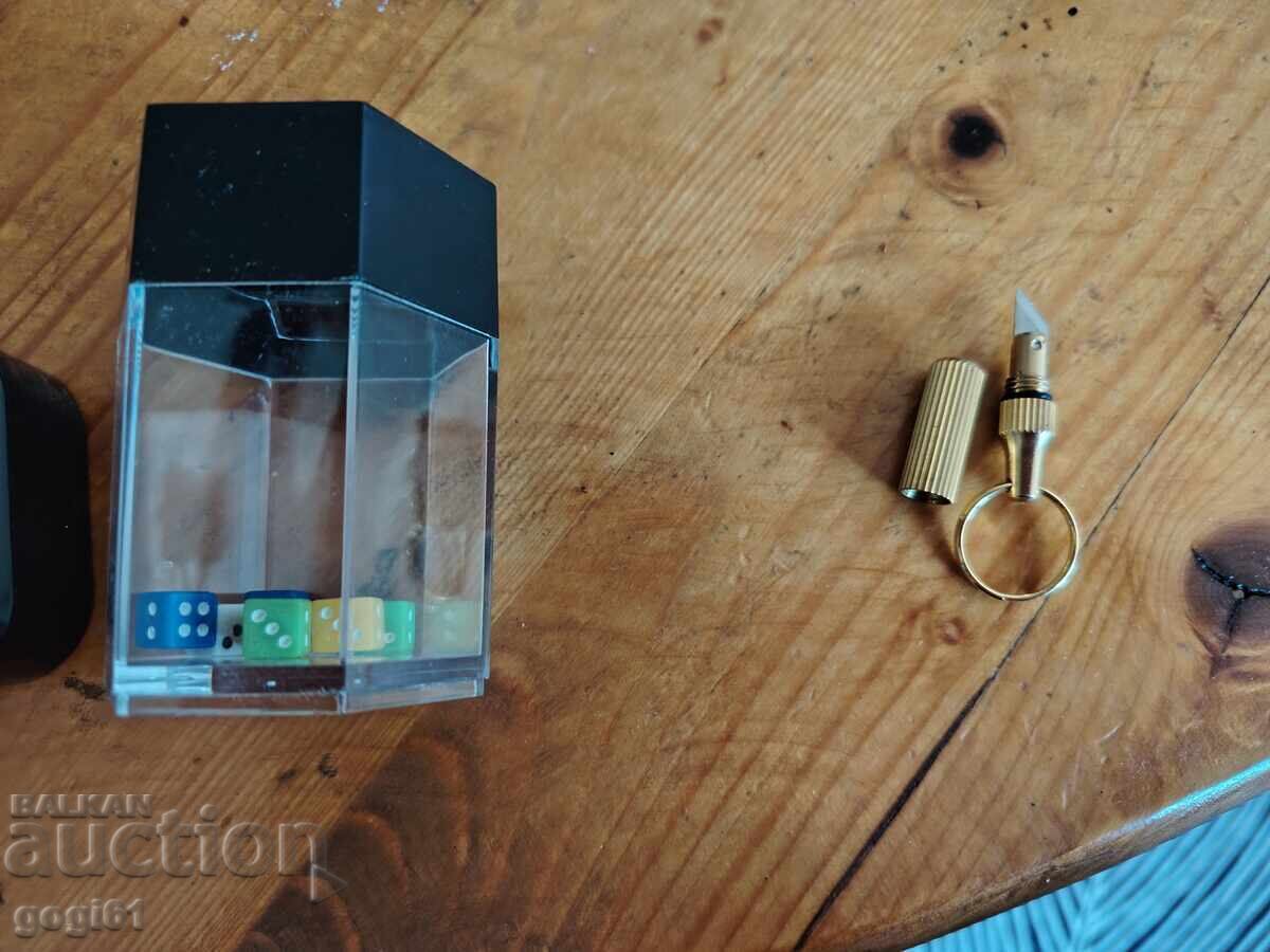 Часовник,игра за фокуси, ключодържател нож - Нови ! с цена 15.00 лв. | € 7.67