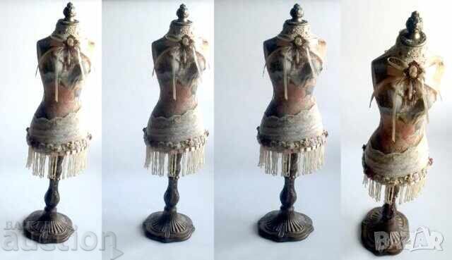 Livrarea Manechin de 50 cm, formă de rochie, decorat manual