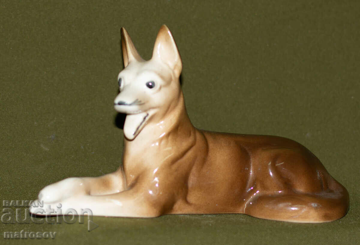 Decorative porcelain figurine, dog with price 100.00 BGN | € 51.13