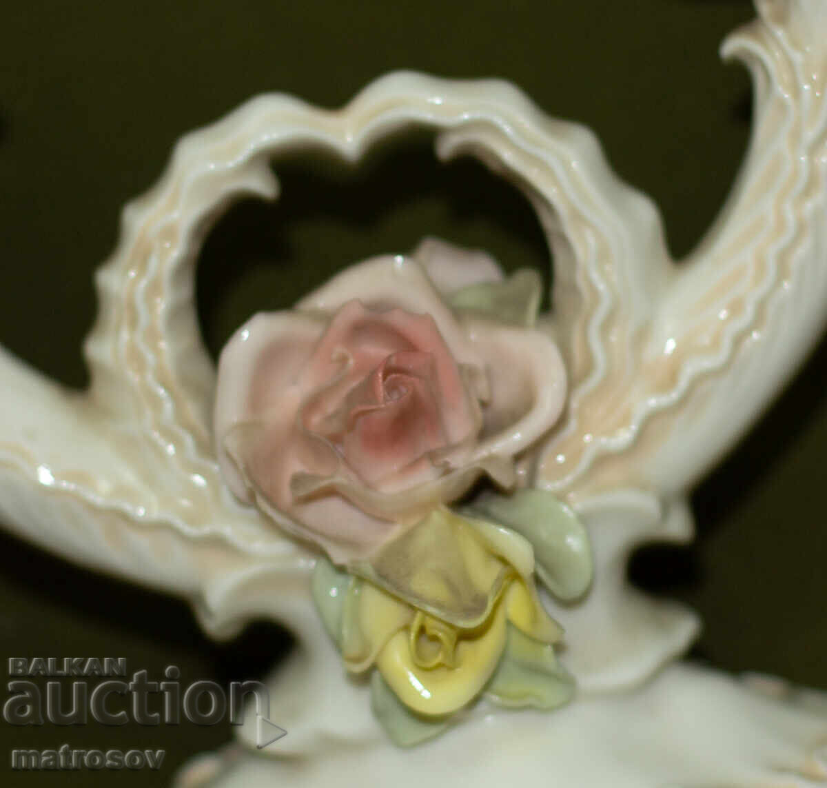 Γερμανικό πορσελάνινο κηροπήγιο με floral μοτίβα με τιμή 120.00 BGN | € 61.36