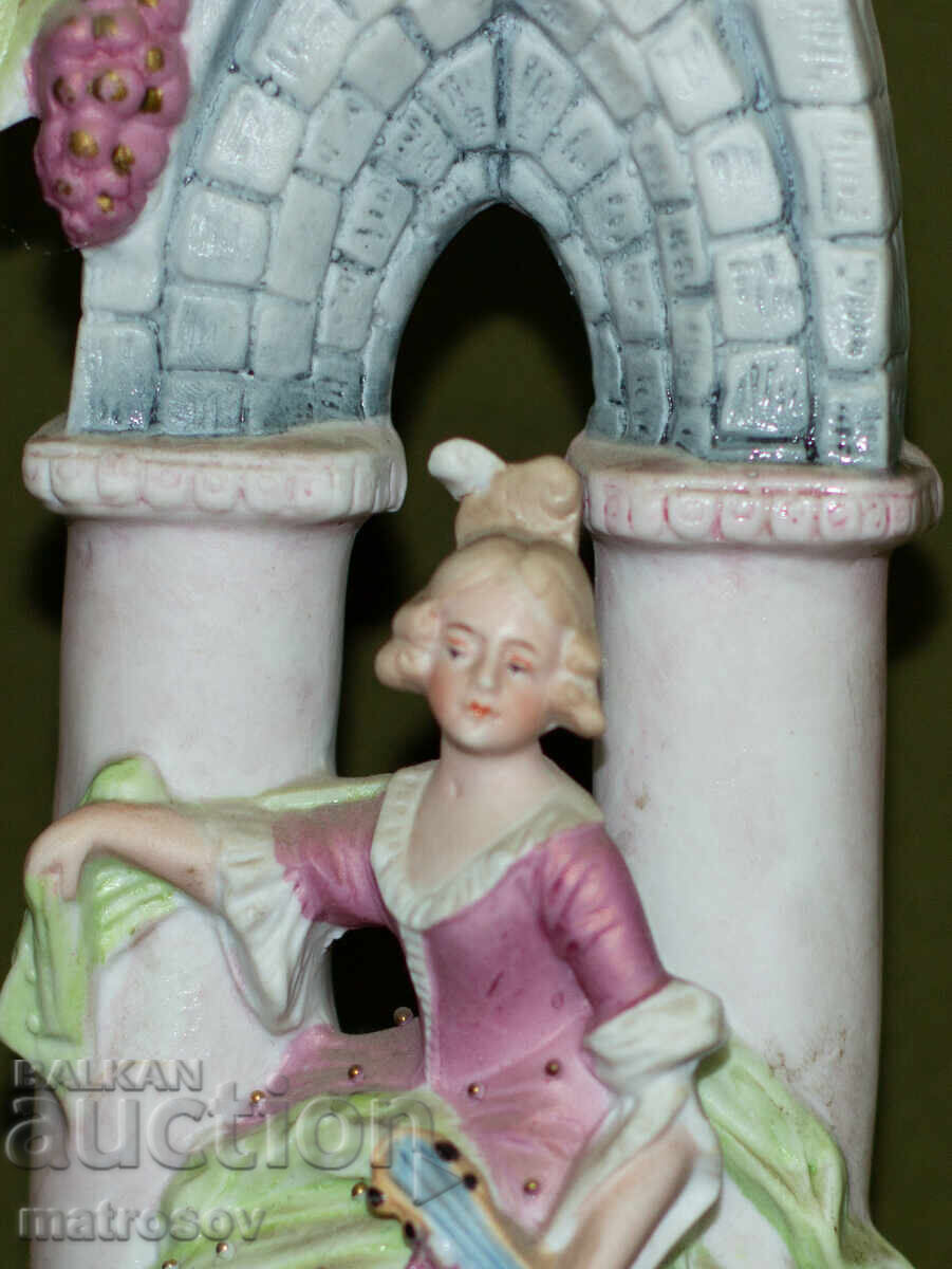 Delivery of Decorative ceramic figurine of a woman