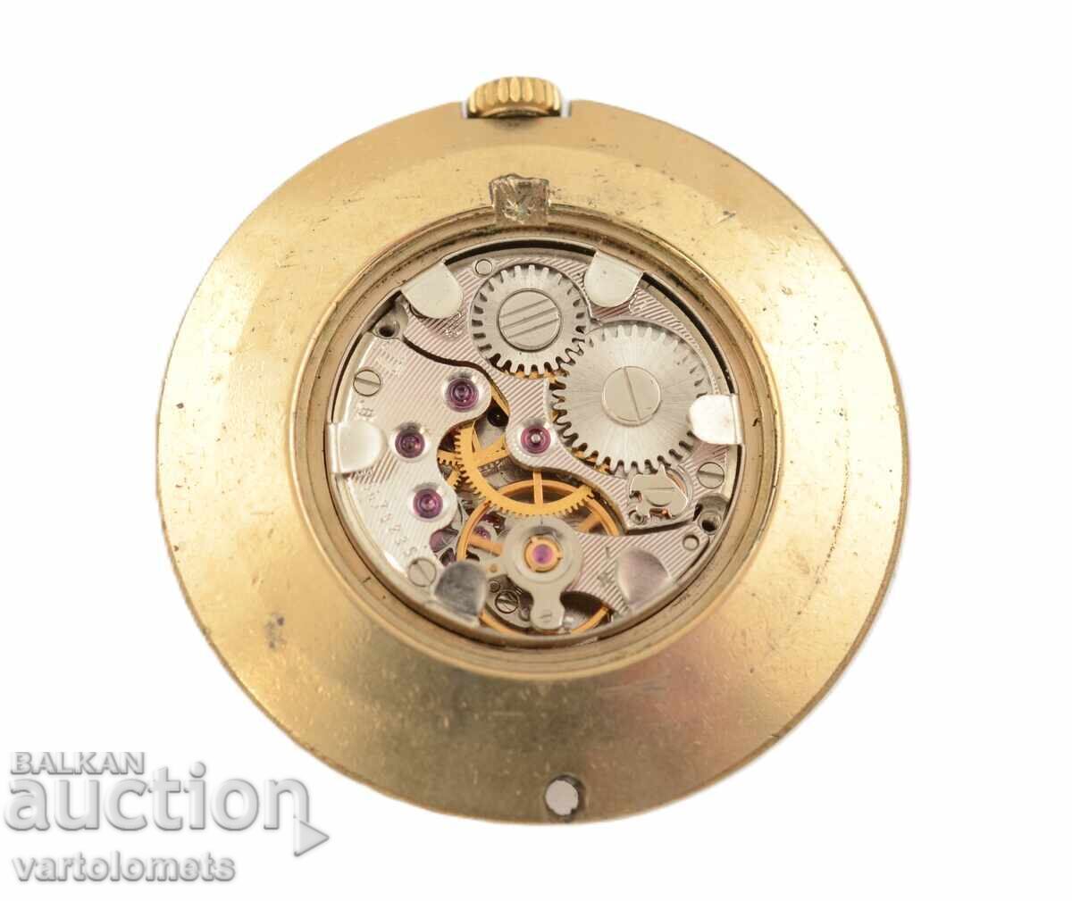 Аукцион Дамски часовник ЧАЙКА СССР огърлица с позлата - работи Аукцион Дамски часовник ЧАЙКА СССР огърлица с позлата - работи