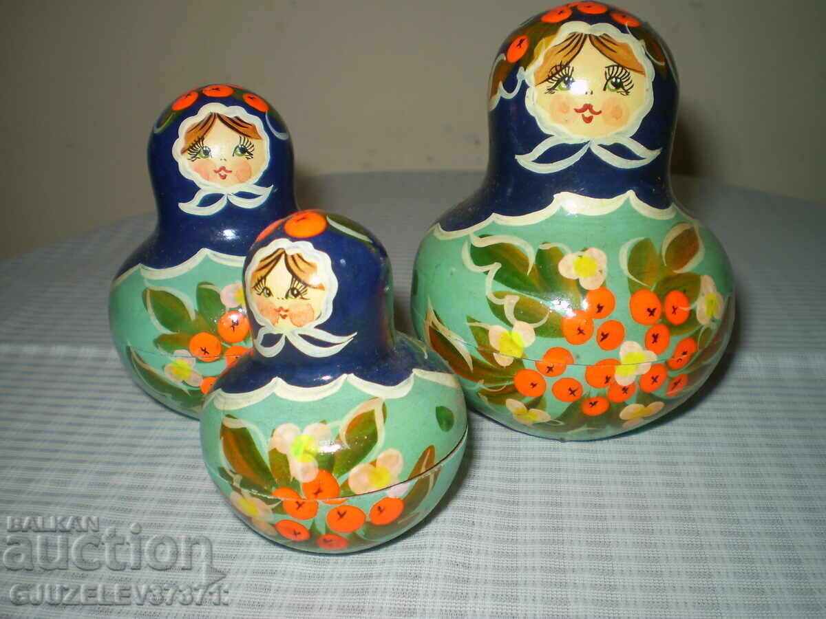 Păpuși rusești vintage autentice, 3 bucăți din lemn pictate, cuibăritoare - 5 Păpuși rusești vintage autentice, 3 bucăți din lemn pictate, cuibăritoare - 5