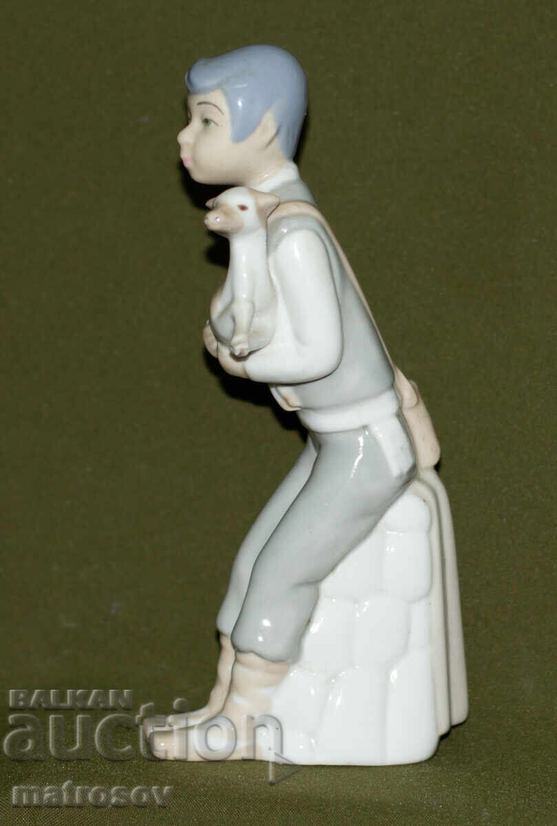 Παλαιό ισπανικό πορσελάνινο ειδώλιο αγοριού με κατσίκα με τιμή 130.00 BGN | € 66.47