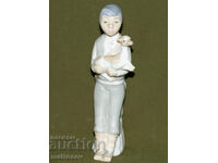 Παλαιό ισπανικό πορσελάνινο ειδώλιο αγοριού με κατσίκα