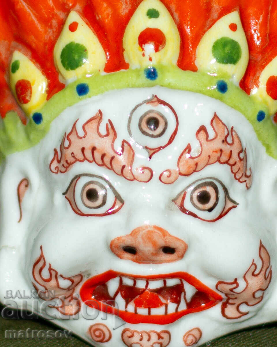 Masca de porțelan, pictată manual, Zeul focului cu preț 90.00 BGN | € 46.02