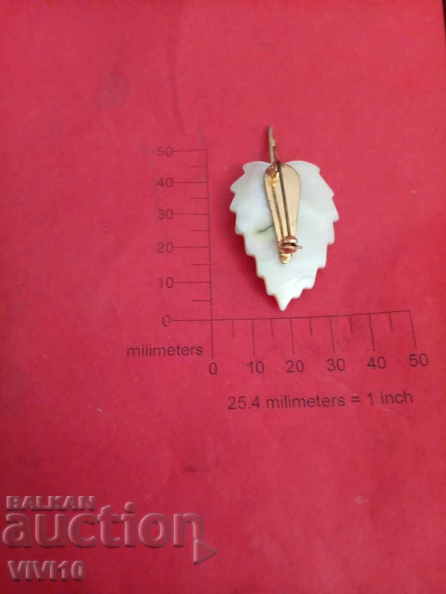 Antique brooch with mother-of-pearl with price 40.00 BGN | € 20.45