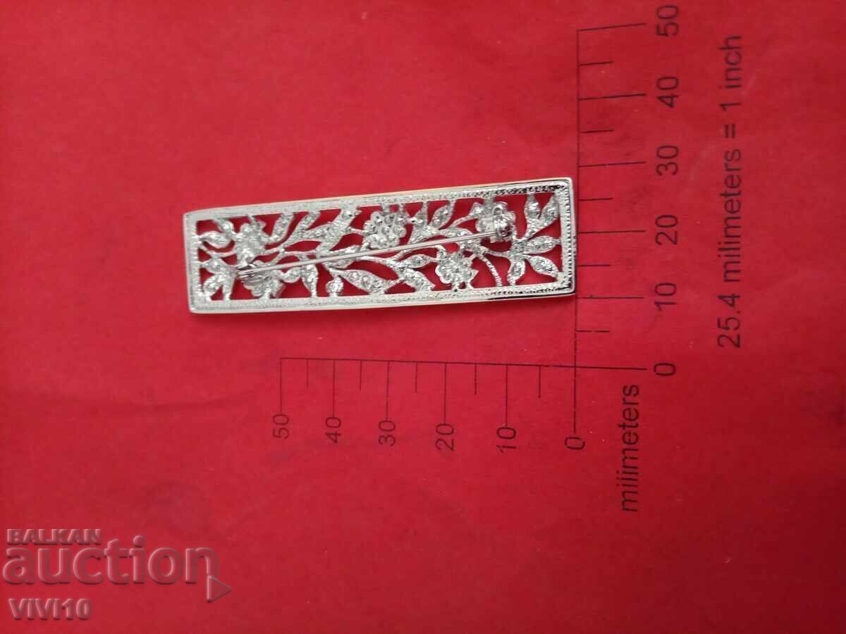 Старинна брошка с камъни, Позлата с цена € 15.00 | 29.34 лв. Старинна брошка с камъни, Позлата с цена € 15.00 | 29.34 лв.