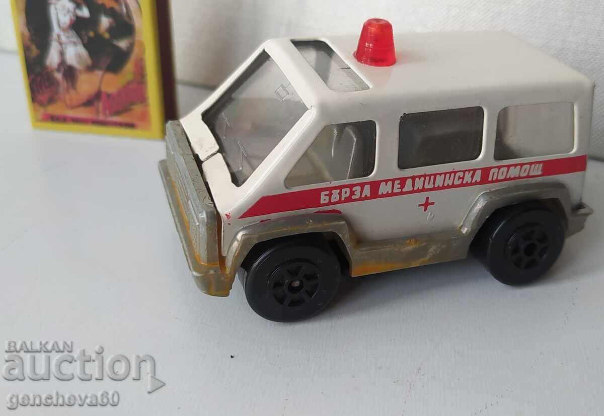 Доставка на Стара ламаринена линейка Бърза помощ