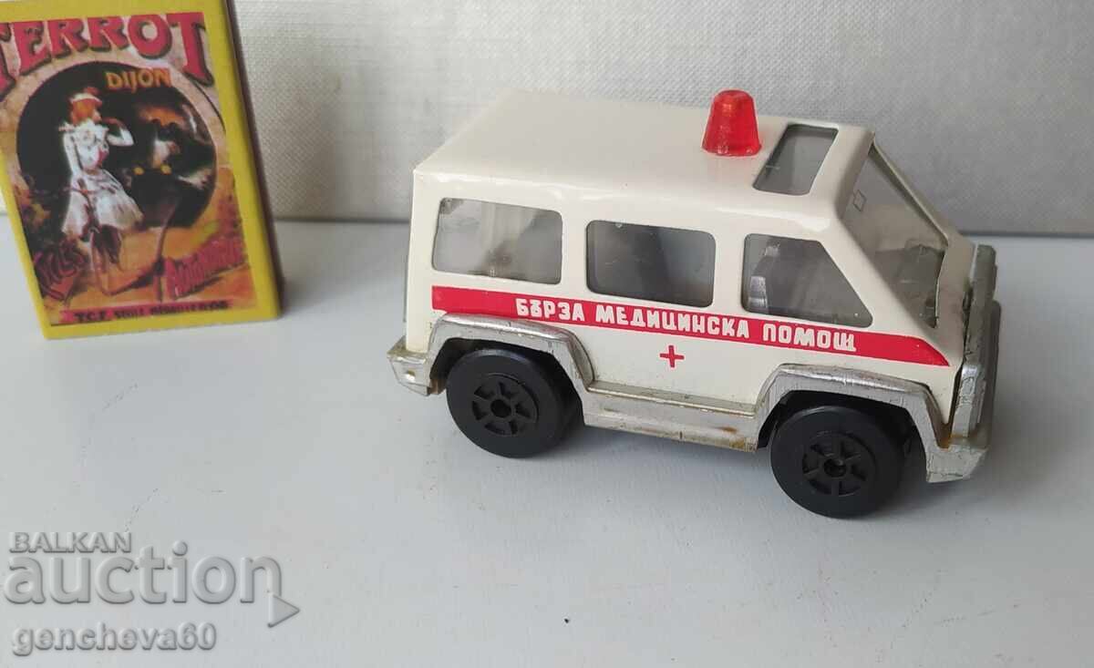 Стара ламаринена линейка Бърза помощ - 5