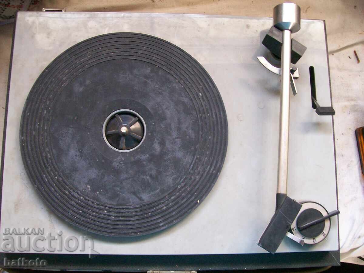 Old record player from GDR without amplifier - 6