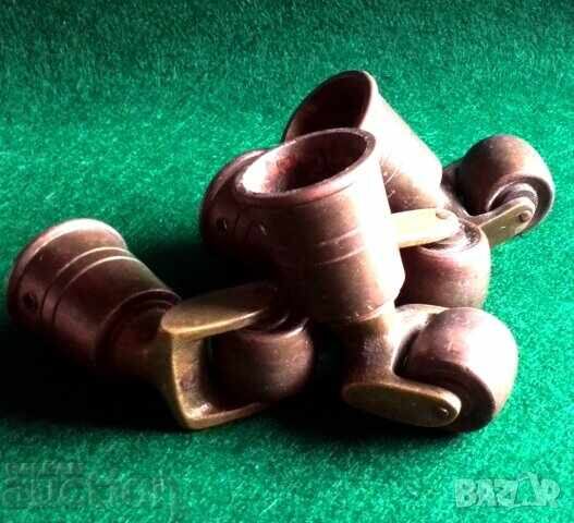 Παράδοση Παλιά μπρούτζινα ροδάκια για έπιπλα