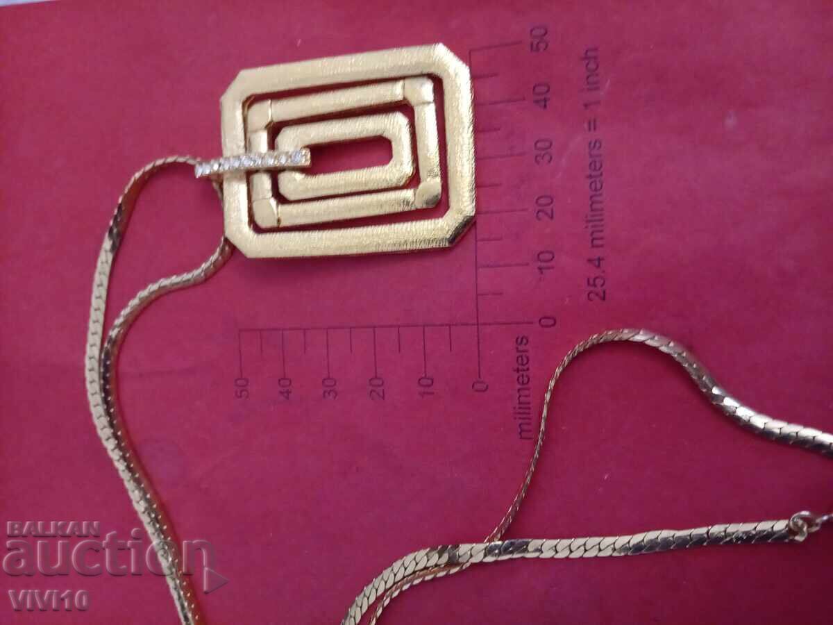 Старинно колие с камъни