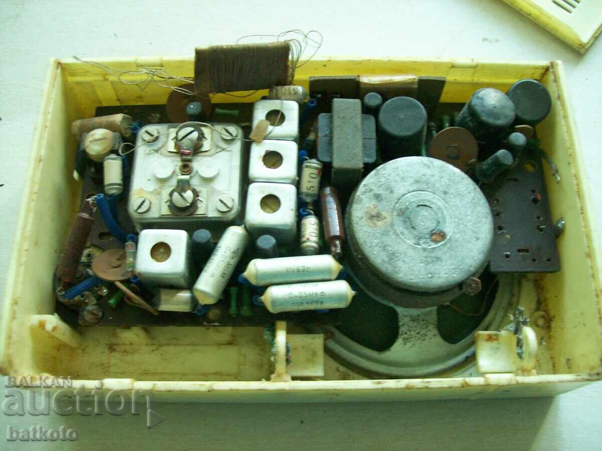 Licitație Primul tranzistor bulgar "Eho" pentru piese Licitație Primul tranzistor bulgar "Eho" pentru piese