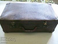 Valiză foarte veche, păstrată, de dinainte de 09.09.1944 - 46/27/25 cm