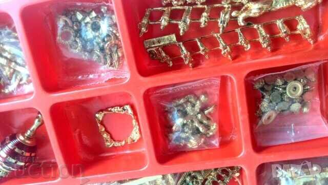 Licitație Piese pentru asamblare model de navă PENTRU DECORAȚIE Licitație Piese pentru asamblare model de navă PENTRU DECORAȚIE