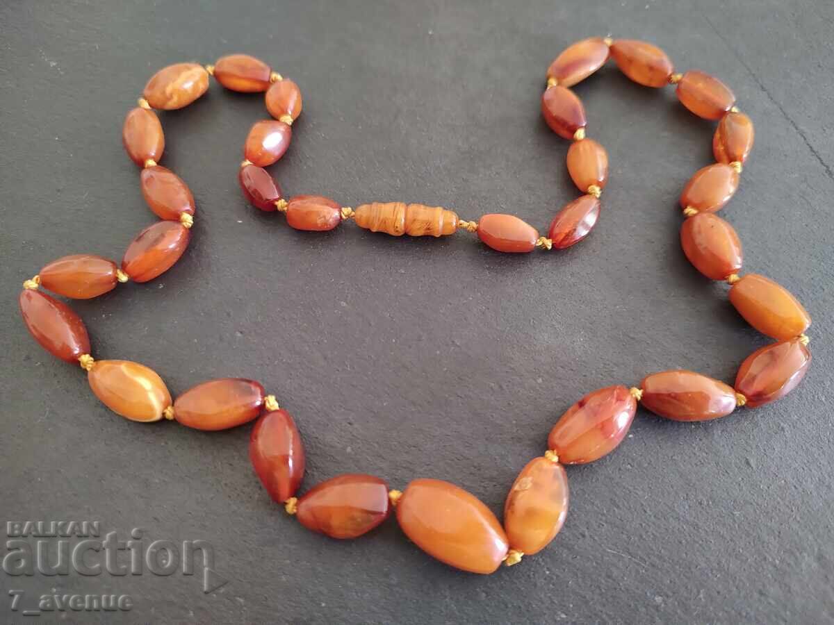 Γεωργιανό κολιέ από φυσικό κεχριμπάρι, τουλάχιστον 70 ετών 21.08.25 με τιμή 499.00 BGN | € 255.13