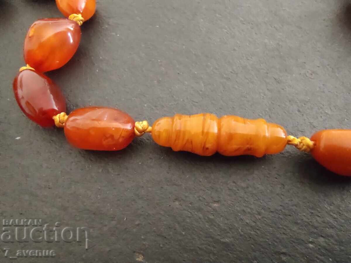 Παράδοση Γεωργιανό κολιέ από φυσικό κεχριμπάρι, τουλάχιστον 70 ετών 21.08.25