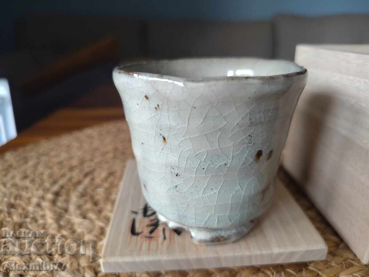 Auction  Japanese ceramic sake cup