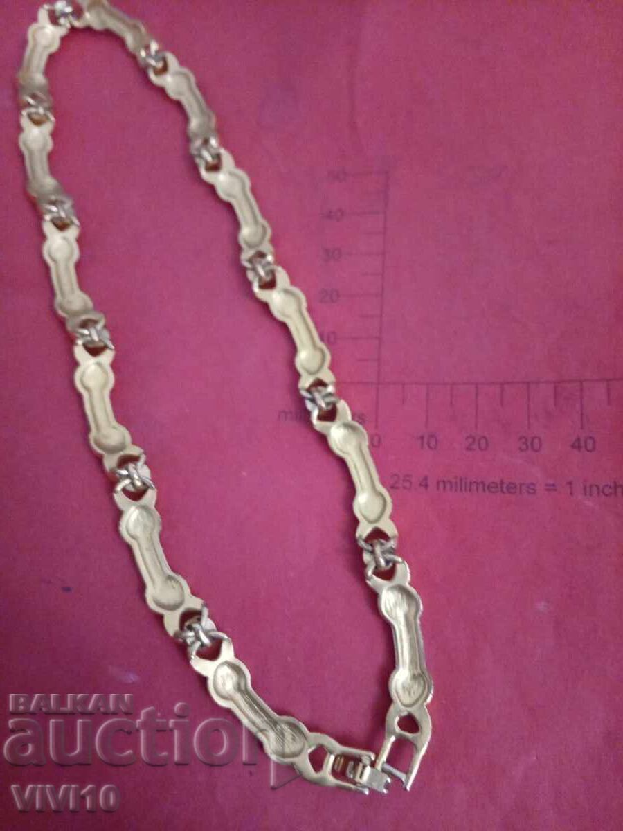 Colier vechi din metal cu pietre cu preț € 20.45 | 40.00 BGN Colier vechi din metal cu pietre cu preț € 20.45 | 40.00 BGN