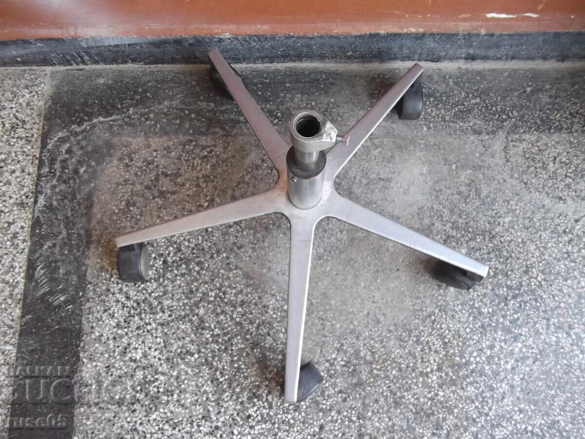 Rolling cross base with shock absorber for office chair with price 25.00 BGN | € 12.78