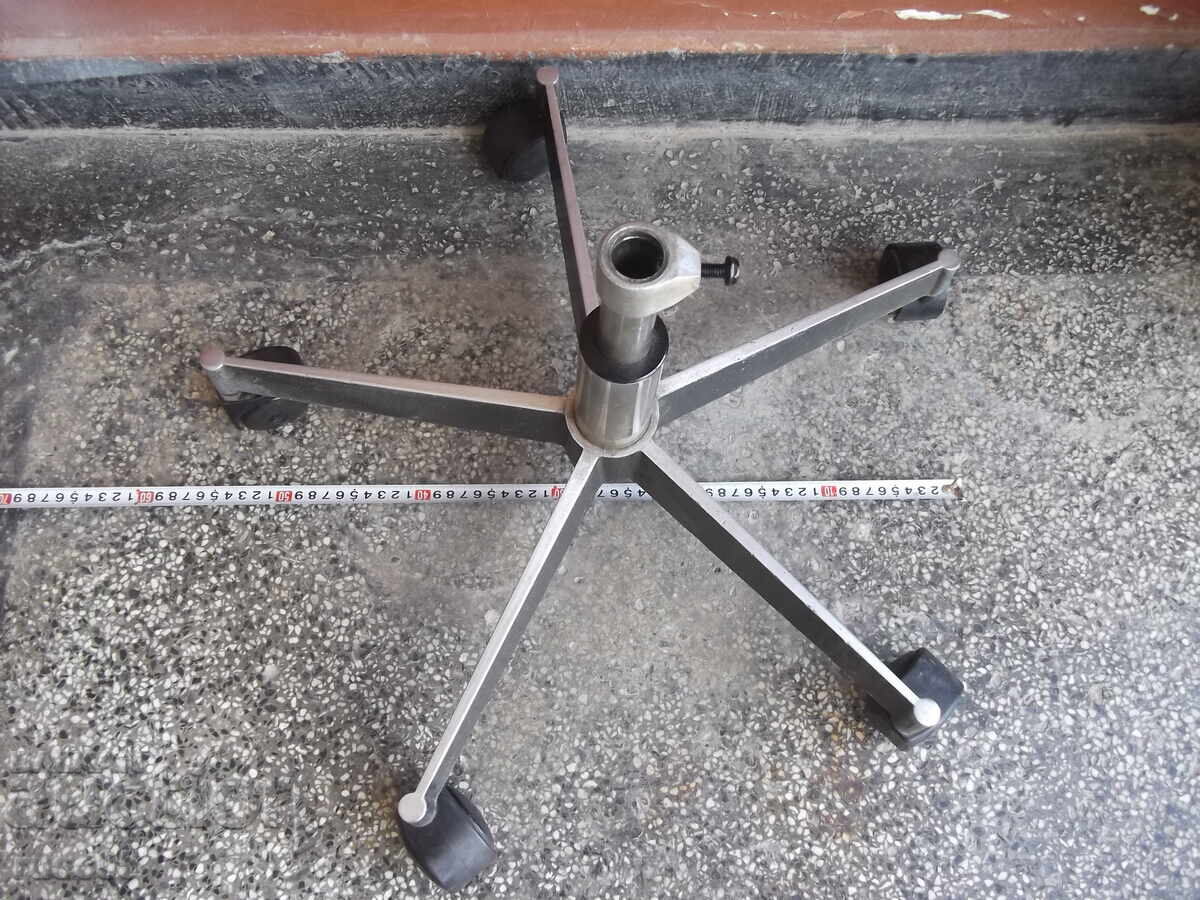 Bază metalică în stea cu roți și piston pentru scaun de birou cu preț € 12.78 | 25.00 BGN