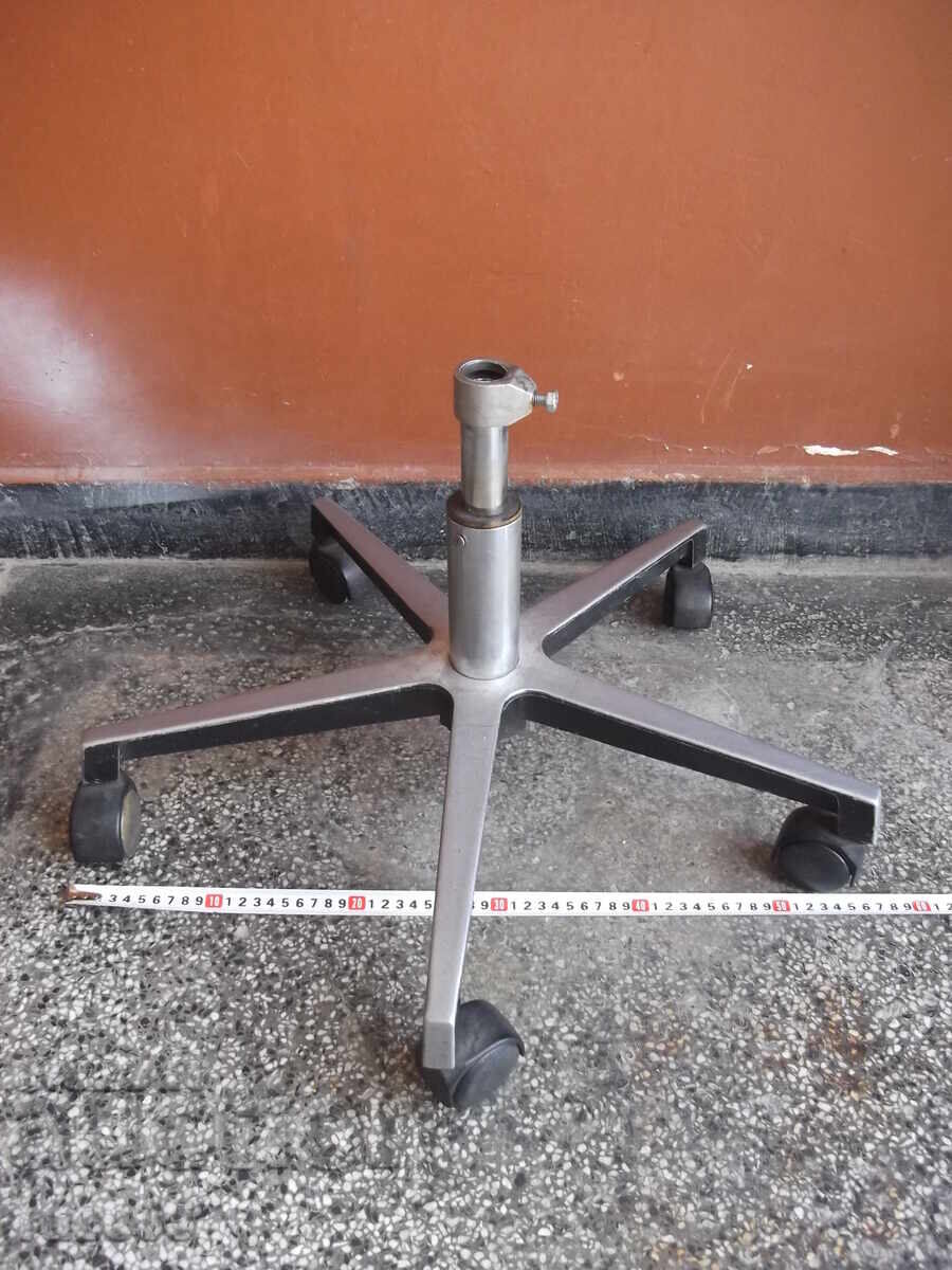 Rolling cross base with shock absorber for office chair