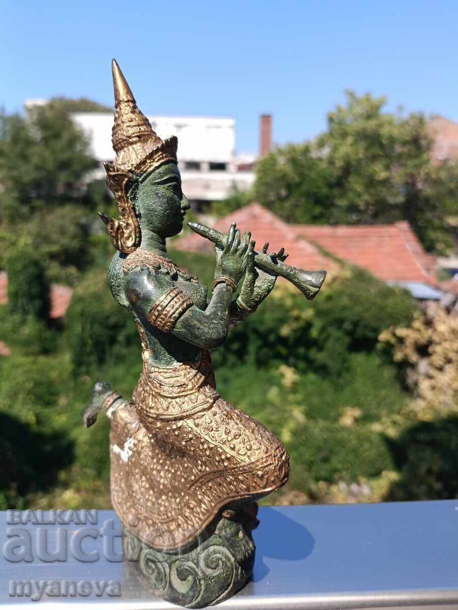 Доставка на Бронзова статуетка с позлата на азиатска богиня на музиката