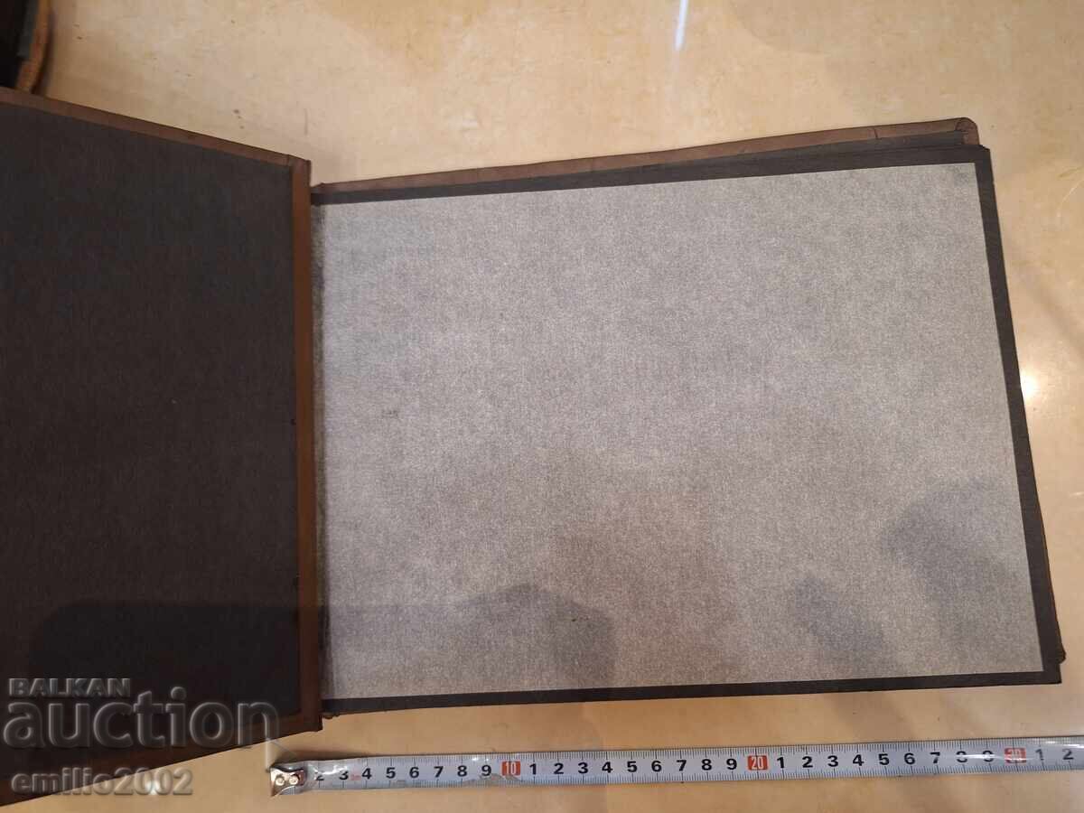 Album foto retro social cu preț 5.00 BGN | € 2.56