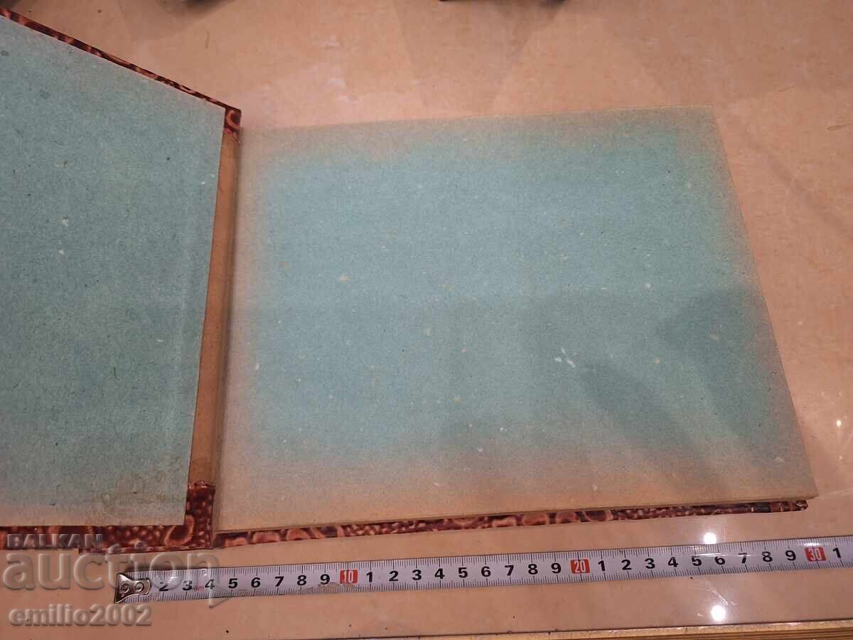 Album foto retro social cu preț 5.00 BGN | € 2.56