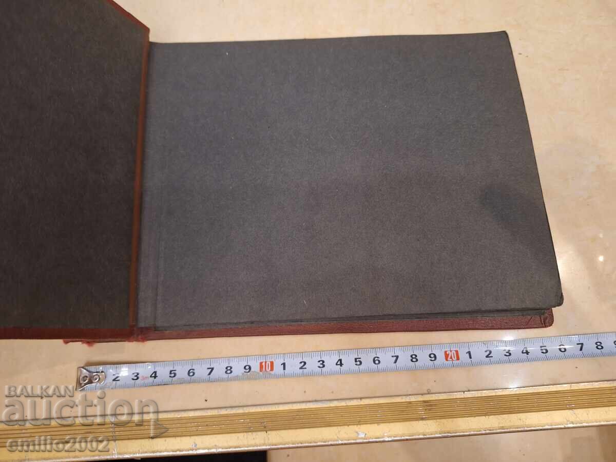 Album foto retro social cu preț 3.00 BGN | € 1.53