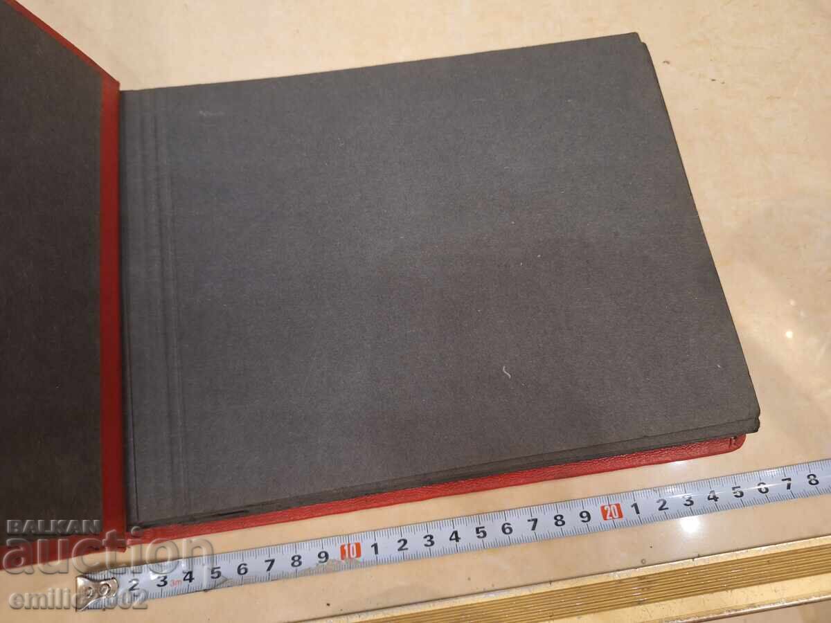 Album foto retro social cu preț 3.00 BGN | € 1.53