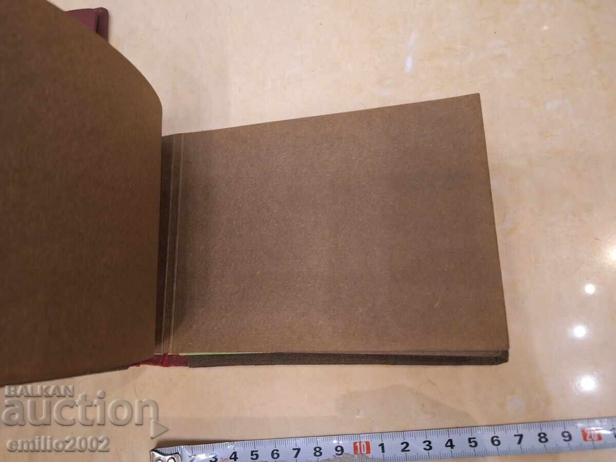 Album foto retro social cu preț 3.00 BGN | € 1.53