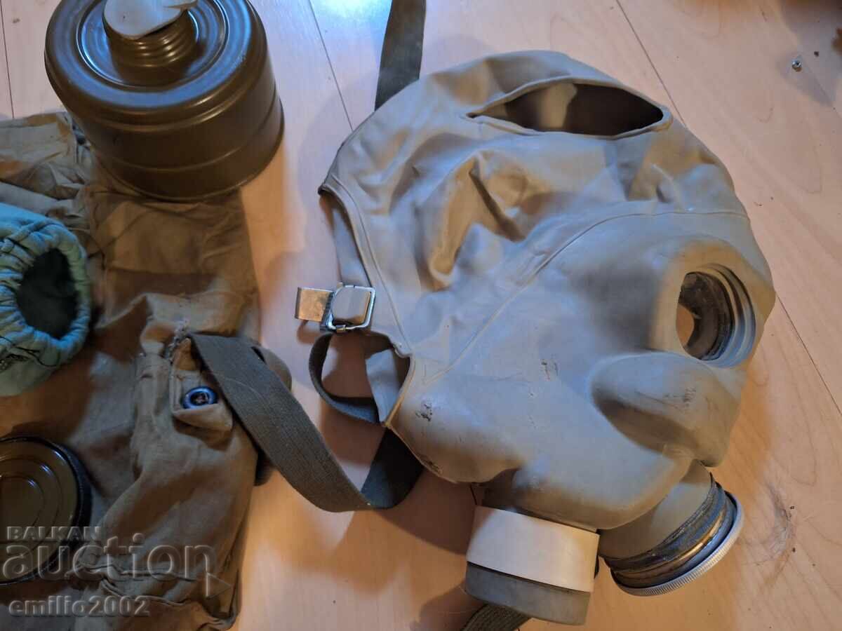 Доставка на Военен противогаз Н 2 в чанта