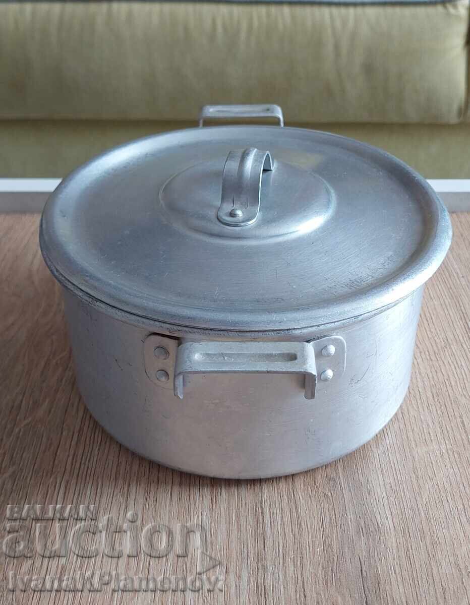 Oală de aluminiu din epoca comunistă pentru cunoscători cu preț € 10.00 | 19.56 BGN