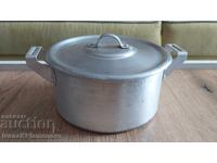 Oală de aluminiu din epoca comunistă pentru cunoscători