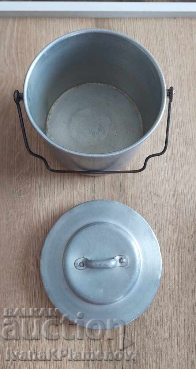 Delivery of Aluminum pot from the socialist era for connoisseurs