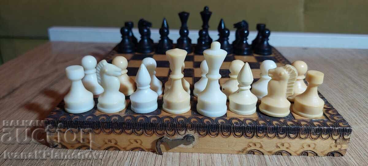 Auction  Small chess for connoisseurs