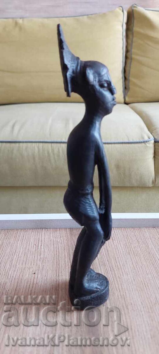 Livrarea Sculptură în lemn masiv pentru cunoscători, înălțime 24cm