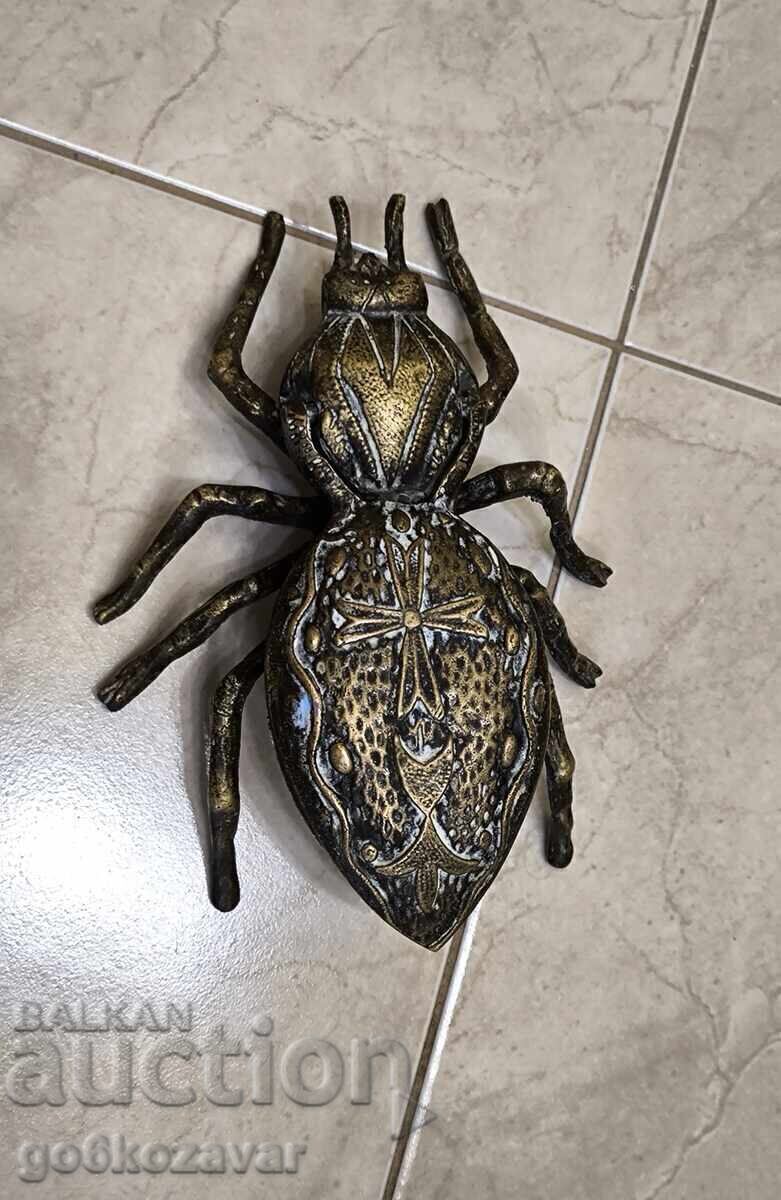 Gândac de alamă, păianjen, insectă, scrumieră, ornament! cu preț € 18.90 | 36.97 BGN