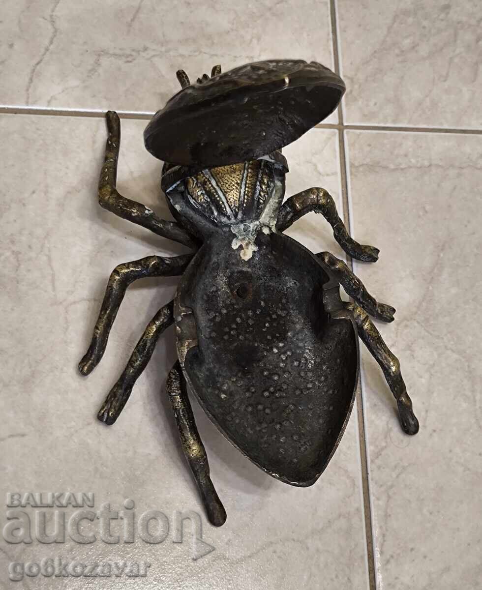 Licitație Gândac de alamă, păianjen, insectă, scrumieră, ornament!
