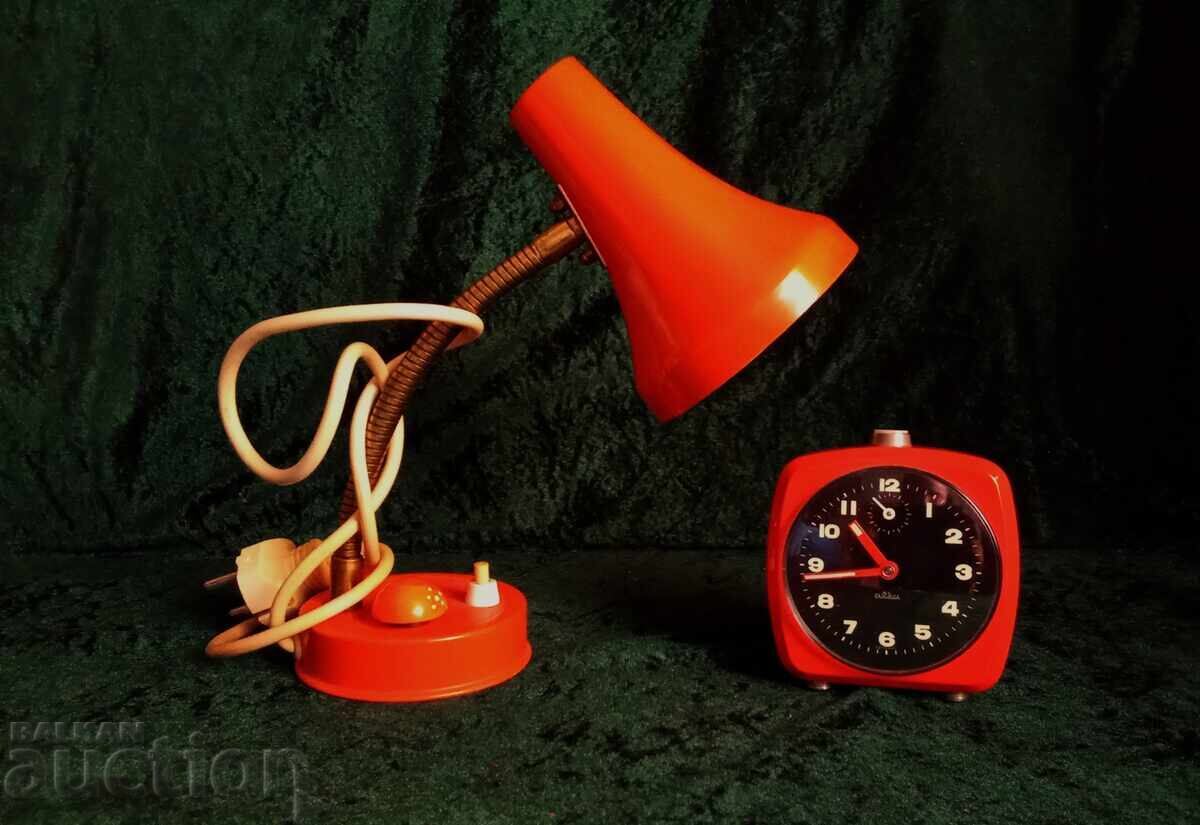 Vintage λάμπα και ρολόι-ξυπνητήρι από τη δεκαετία του '70 με τιμή 148.00 BGN | € 75.67